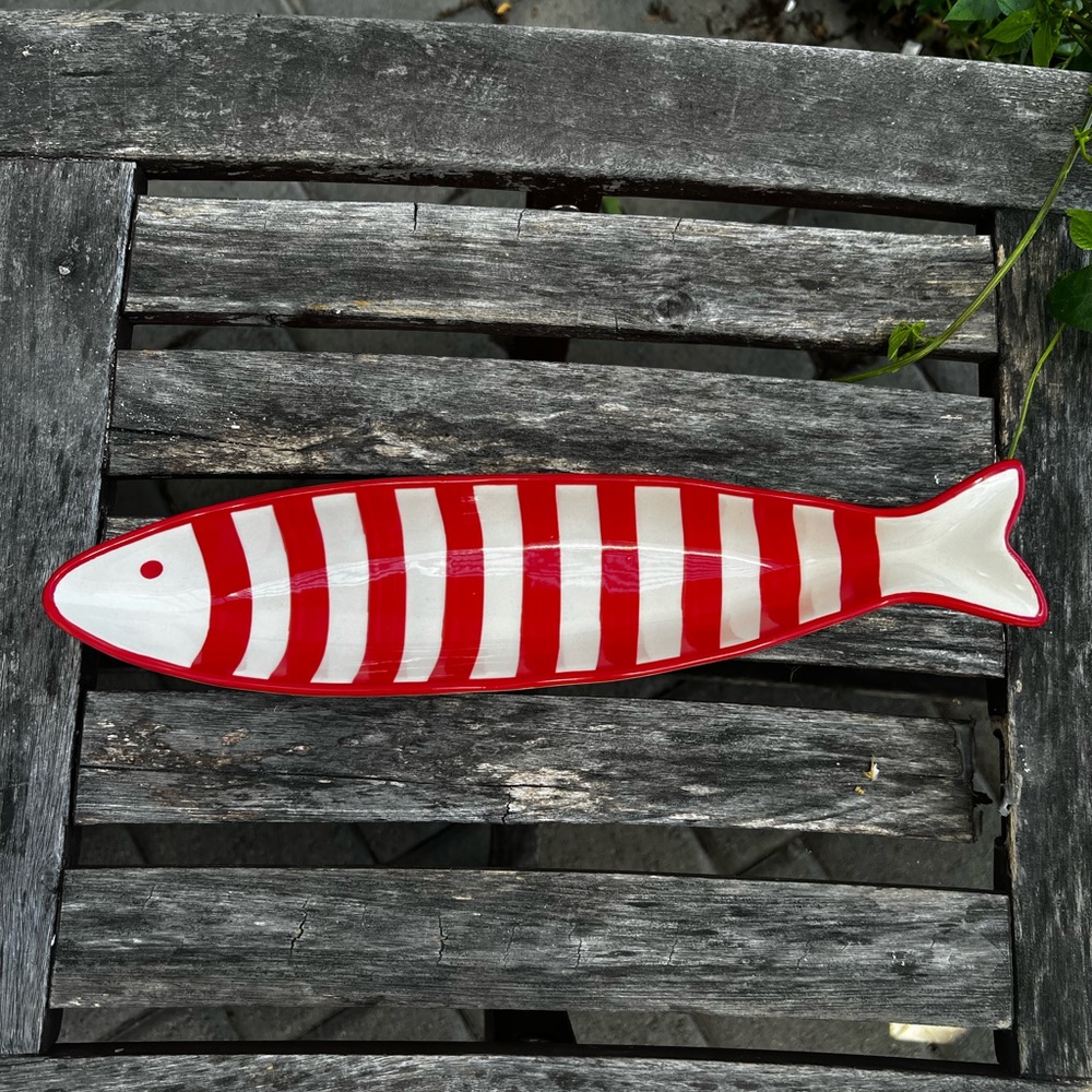 Ceramic Red and Off White Striped Fish Dish